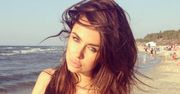 Natalia Siwiec w kwiecistym bikini na plaży w Łebie