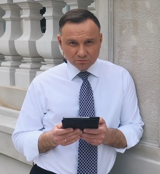 Andrzej Duda #Hot16Challenge2