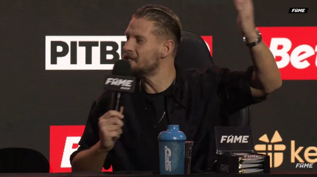 Sebastian Fabijański na konferencji Fame MMA.
