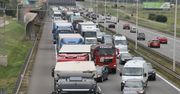 Wrocław: Wypadek busa i osobówki na obwodnicy. Powstał ogromny korek