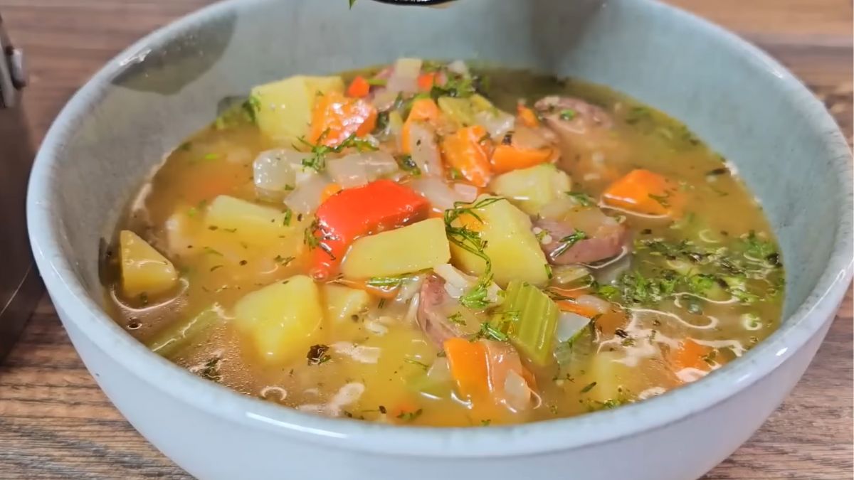 Pyszna zupa z soczewicy. Rozgrzewa i syci jak mało co!