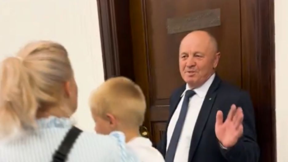 Marek Sawicki wdał się w dyskusję na sejmowym korytarzu
