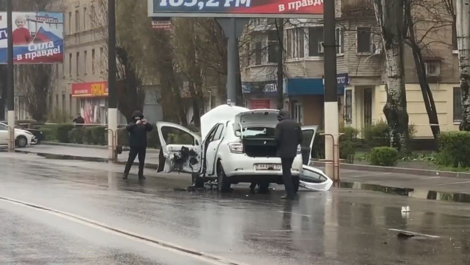 Zniszczony w eksplozji samochód