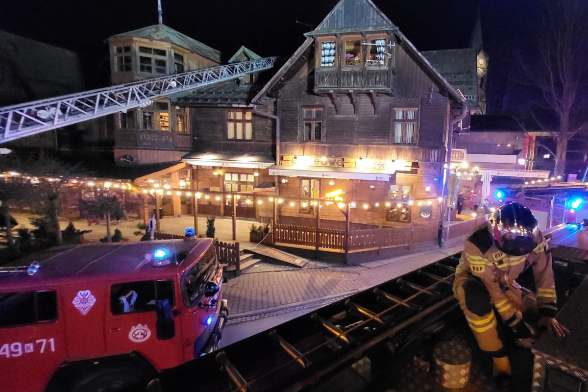 Pożar w restauracji na Krupówkach. Płomienie zauważył strażak wypoczywający w Zakopanem