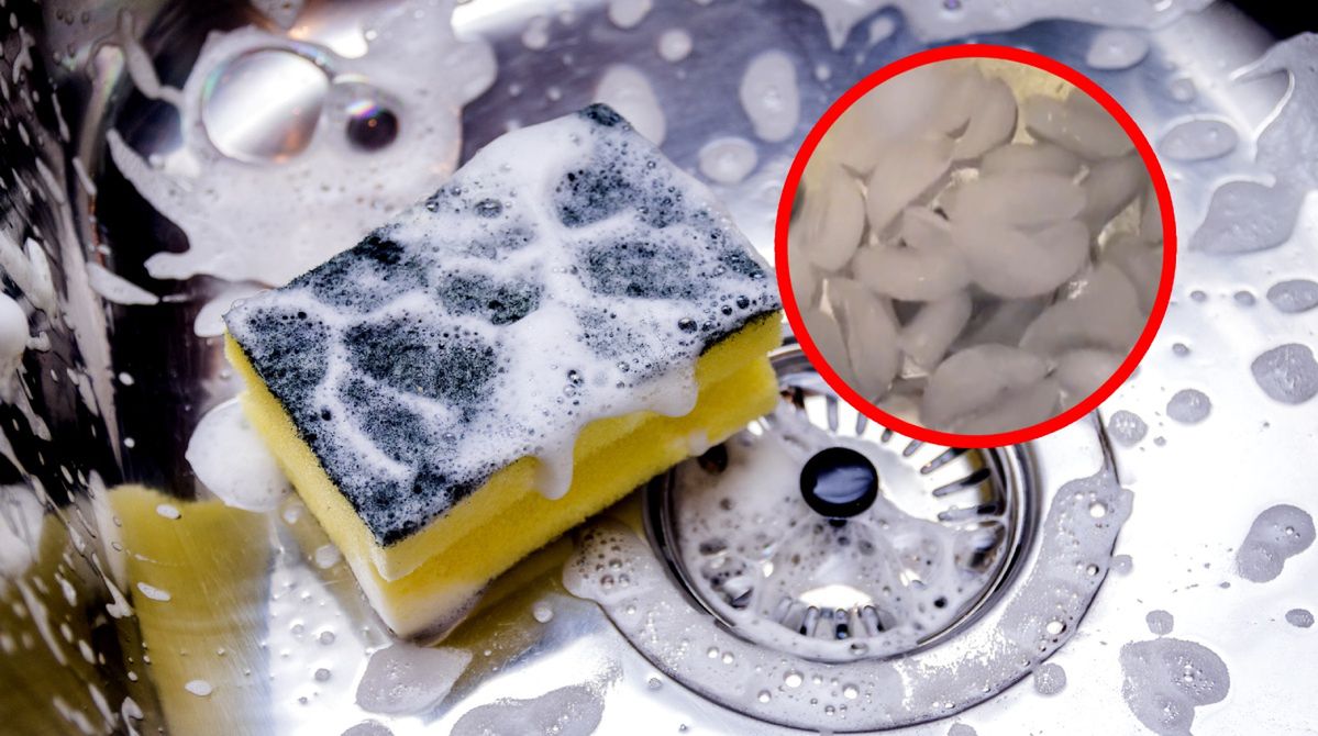 Ice cubes in the sink can help us check if the drain is clean.