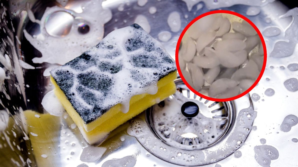 Kostki lodu w zlewie mogą pomóc nam sprawdzić, czy odpływ jest czysty