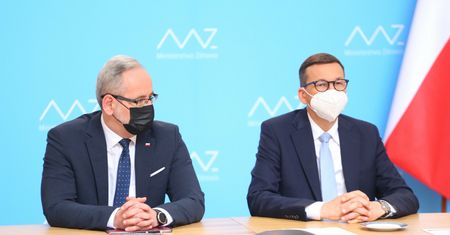 Morawiecki o sytuacji epidemicznej. "Musimy szykować się na trudne scenariusze"