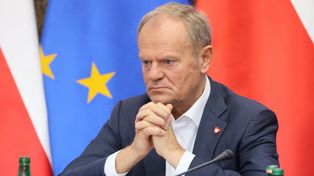 Tusk przyszedł pieszo mimo gróźb zamachu. Rzecznik odpowiada