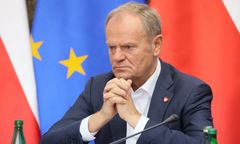 Tusk przyszedł pieszo mimo gróźb zamachu. Rzecznik odpowiada