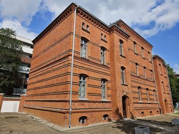 Poznań: Kamienica przy ul. Wojskowej 8 odzyskała dawny blask
