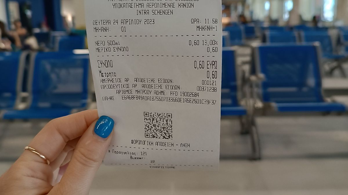 Zaskakująca cena wody na lotnisku w Chanii