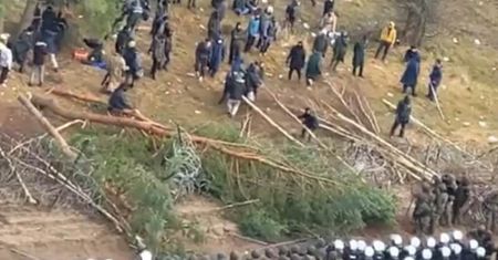 Szturm kilku tysięcy migrantów na granicę z Polską. Zniszczyli fragment ogrodzenia