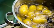 Ziemniaki wrzucaj tylko do takiej wody. Inaczej będą mdłe i stracą wartości odżywcze