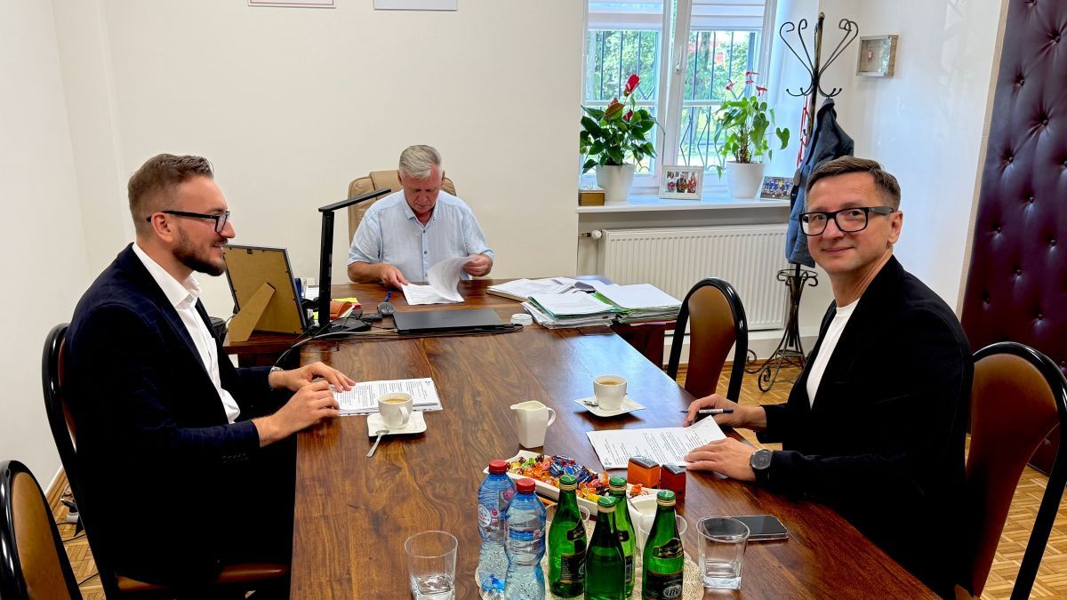 Podpisanie umów na inwestycje w gminie Obrowo.