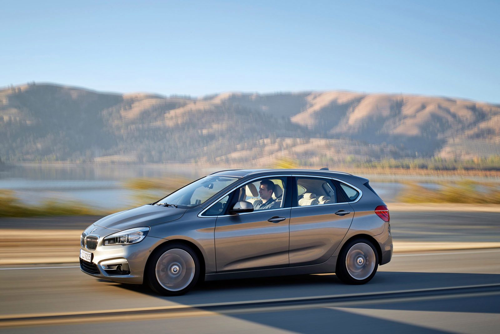 BMW przedstawiło 290 zdjęć z serią 2 Active Tourer [galeria] 14