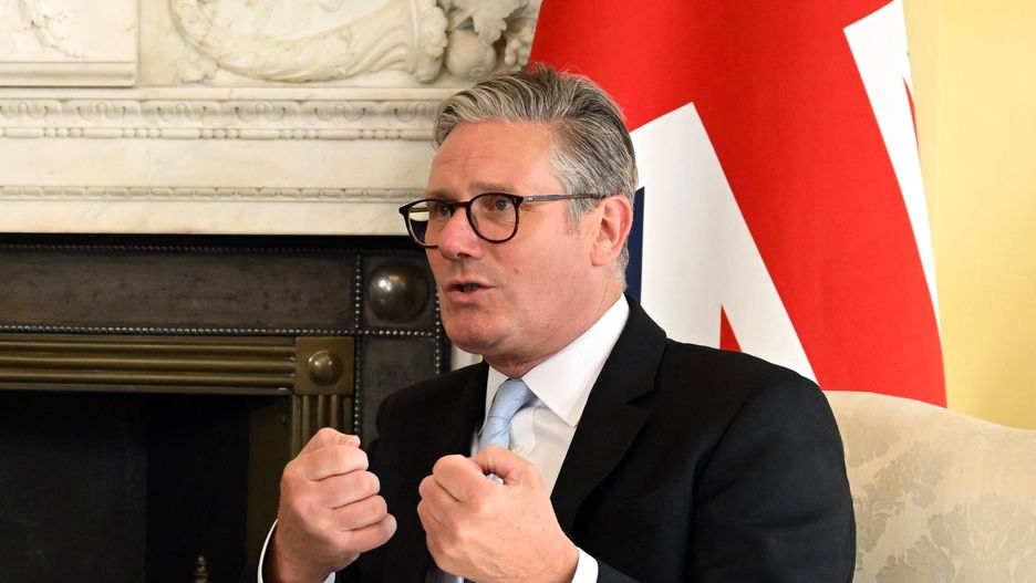 British Prime Minister Keir Starmer gestures as he speaks during a meeting with Swedish Prime Minister Ulf Kristersson (not pictured) at 10 Downing Street in London, Britain, 12 May 2025. Kristersson is visiting London for bilateral talks with his British counterpart. EPA/JAIMI JOY / POOL Dostawca: PAP/EPA.
