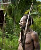 Zagrożone plemiona - korporacje kontra dzikie ludy