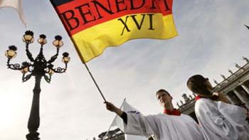 Pielgrzymi oczekujący na mszę