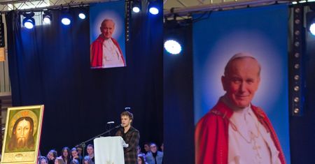 TYLKO U NAS: Uduchowiony Maciek Musiał opowiada nastolatkom o Jezusie (ZDJĘCIA)