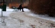 Poznań: Alert RCB dla regionu. Marznący deszcz i gołoledź. Uwaga na chodnikach i drogach. Będzie wyjątkowo ślisko