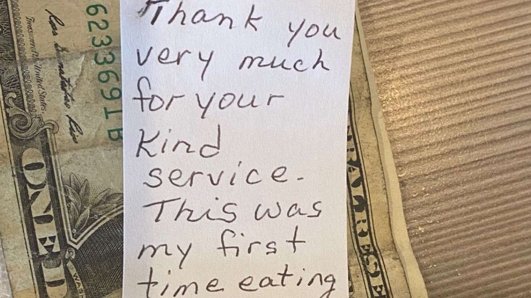 Kelnerka otrzymała niezwykłą notatkę od klientki 