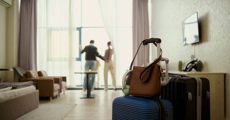 Sześciopaki puszek z wodą zamiast wody w kranie. Tak hotel rozwiązał problem awarii