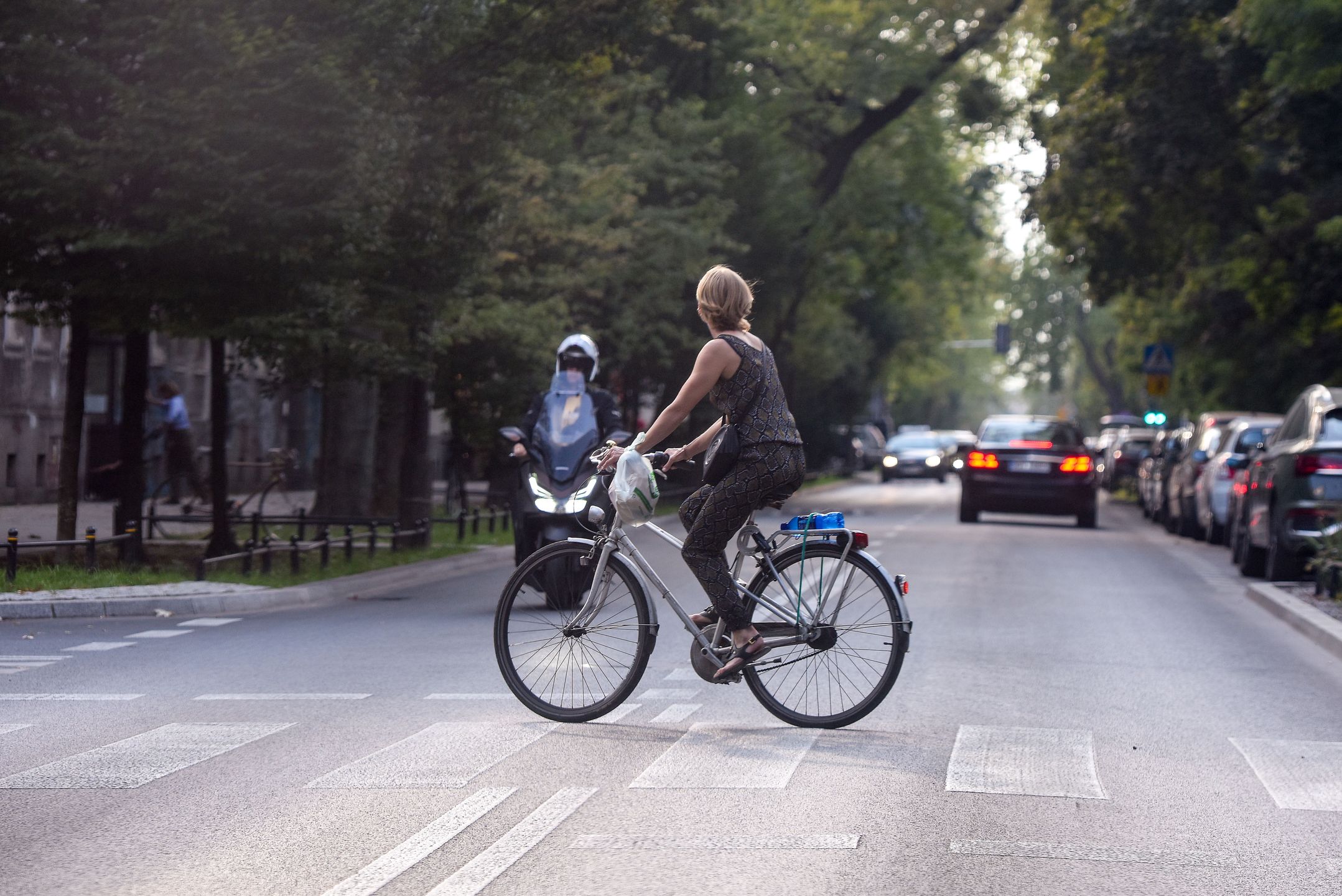 Magdalena Cielecka buszuje na bazarku
Fot. Pudelek Exclusive