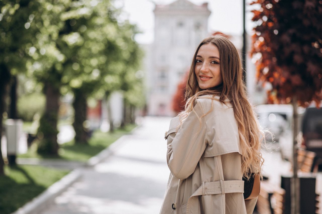 Płaszcz na lata. Niezniszczalny i zawsze modny. Niezawodny jesienią