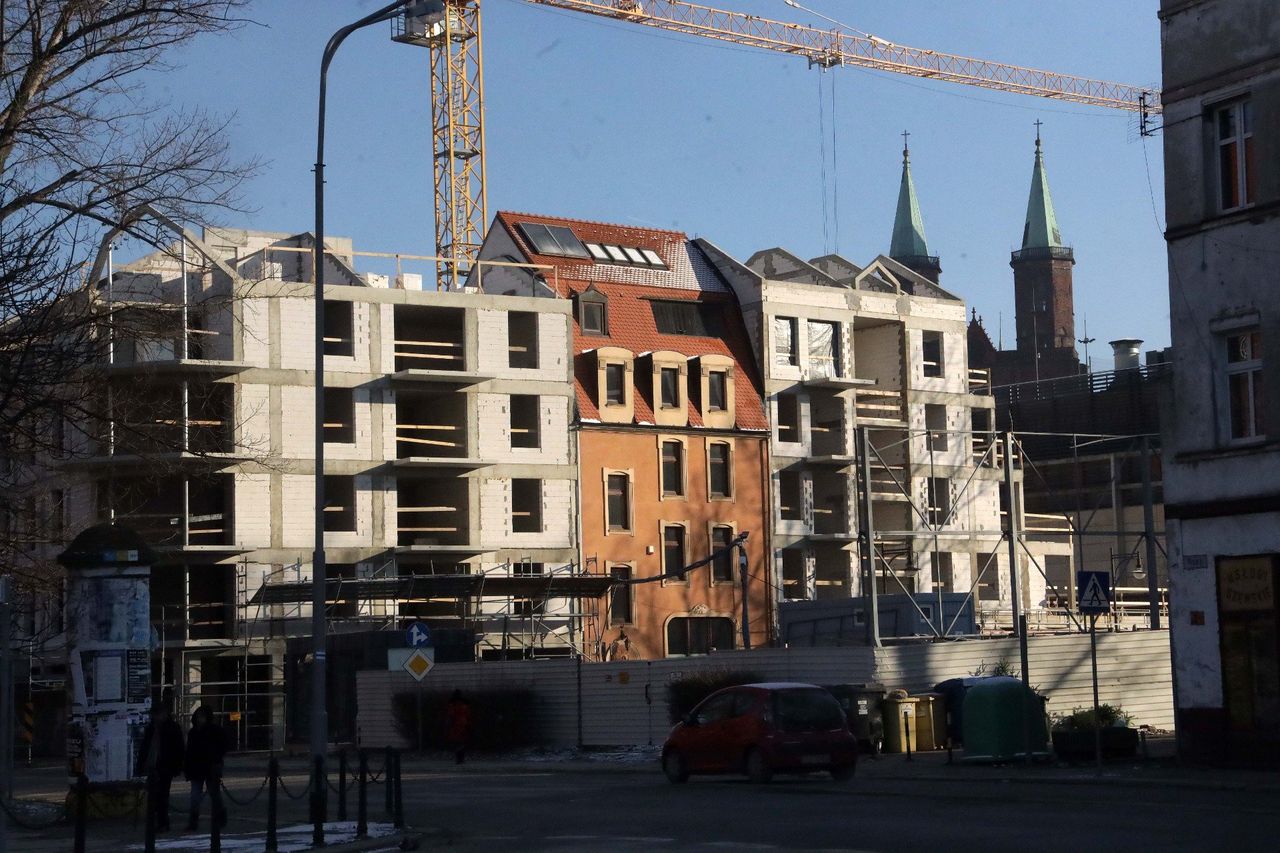W 20 lat zbudowaliśmy miasto wielkości Krakowa. Jedna liczba psuje obraz