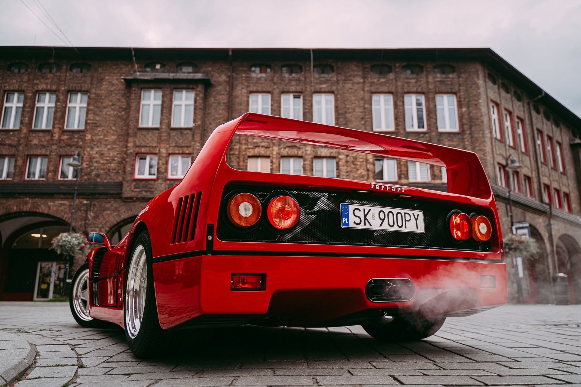 Ferrari F40 w Ferrari Katowice (1990)