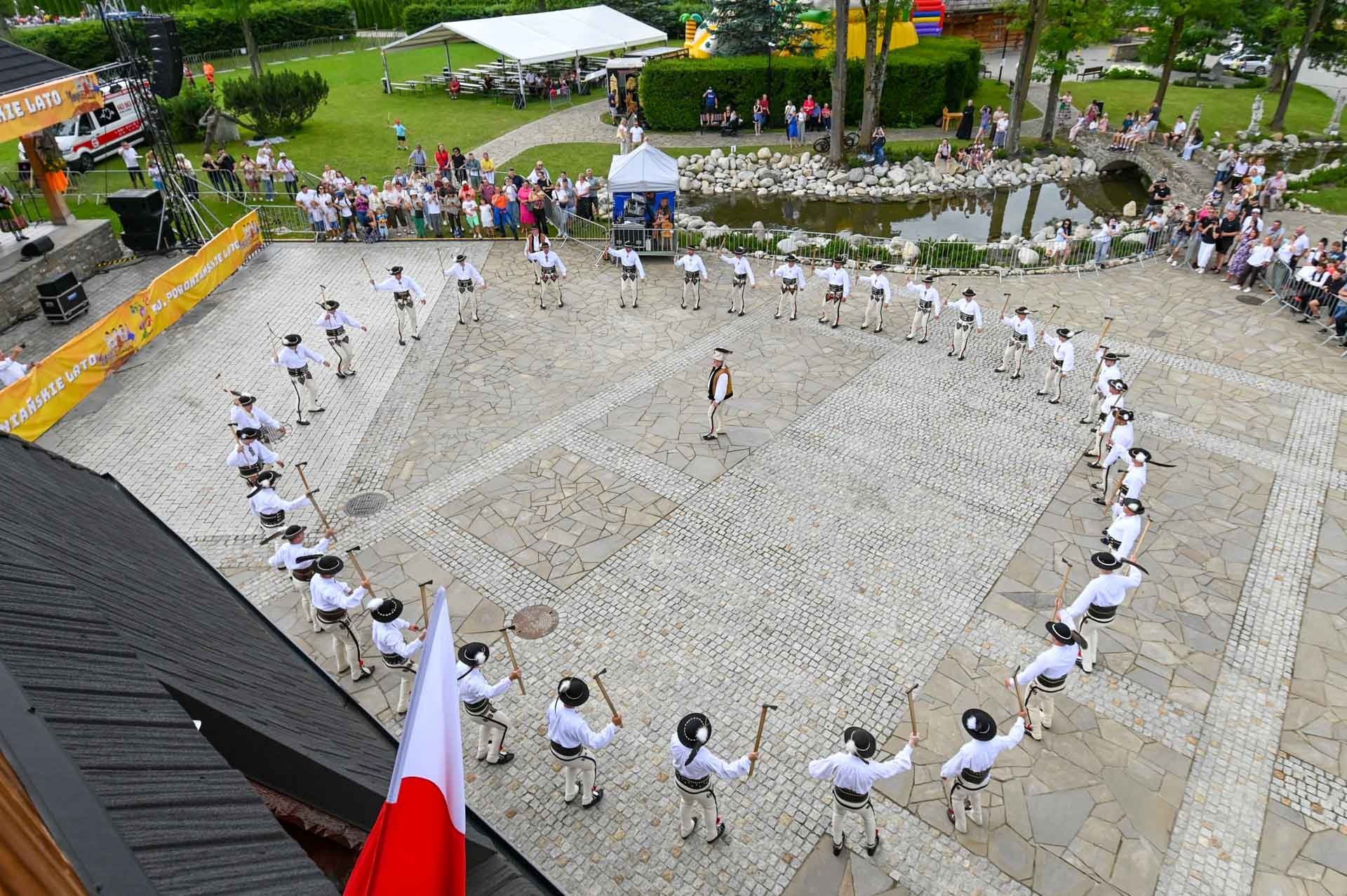 Taniec &#34;Zbójnicki&#34; górali w Poroninie