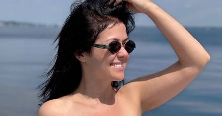 Katarzyna Cichopek w liliowym stroju kąpielowym wyleguje się na jachcie na Mazurach (ZDJĘCIA)