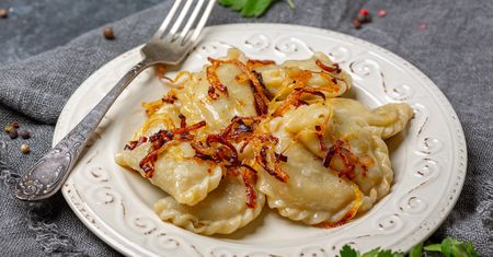 Moja babcia na Wielkanoc robiła zawsze pierogi. Jedliśmy je do żurku