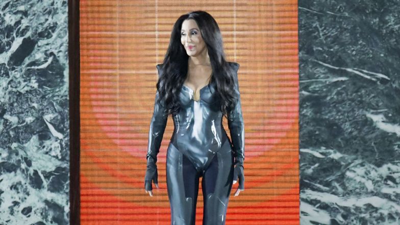 Cher zachwyca sylwetką na pokazie Balmain