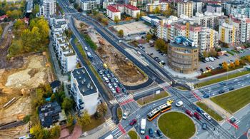Warszawa: Prawe pasy zakorkowane. Czy zielona strzałka pomoże?