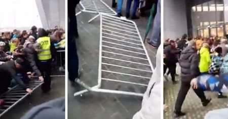 Otwarcie nowej galerii handlowej i znowu to samo. Ludzie rzucili się na wejście, internet płacze ze śmiechu