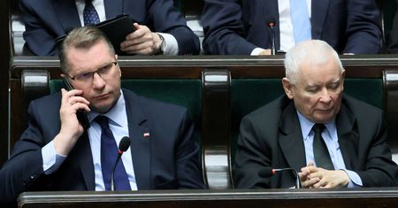Burzowe chmury nad Czarnkiem. Notowania lecą w dół