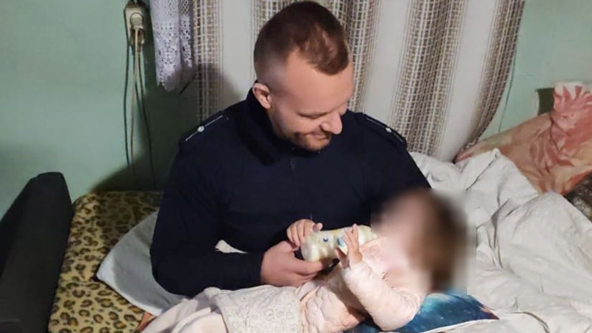 Policjanci zaopiekowali się dwulatką