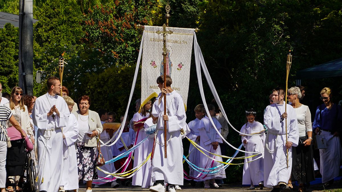 Procesja w Parafii pw. Św. Rafała Kalinowskiego w Pile. 