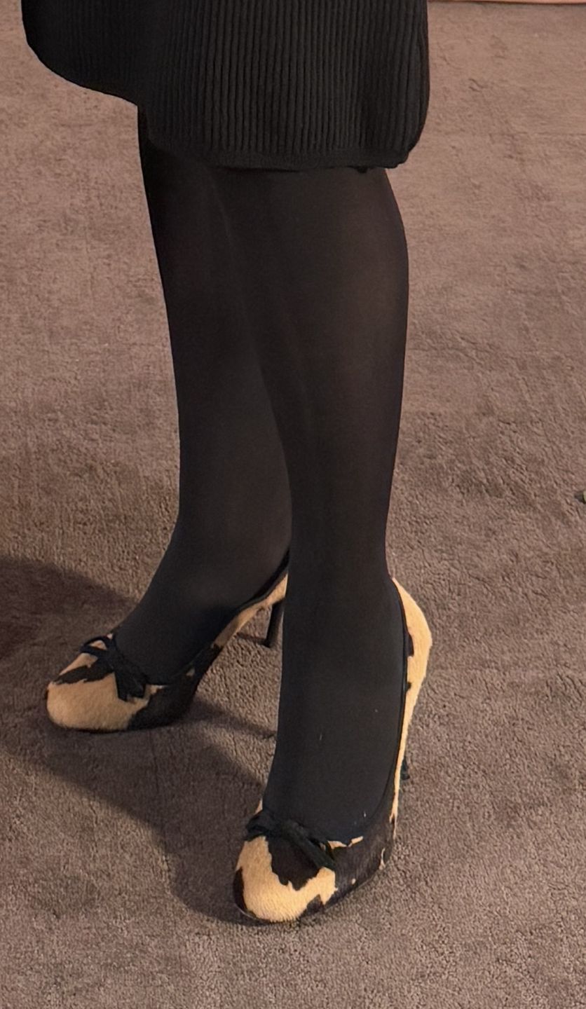 Jolanta Kwaśniewska w łaciatych czółenkach 