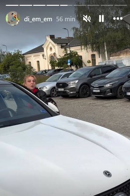 Danuta Martyniuk przy samochodzie