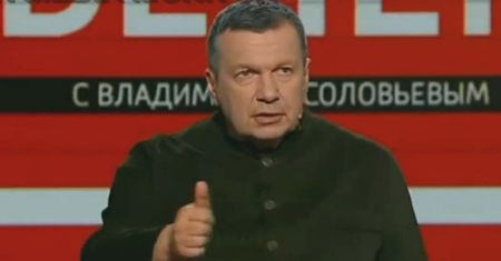 Szaleństwo w telewizji Putina. Prezenter "napluł" na groby 60 mln ofiar
