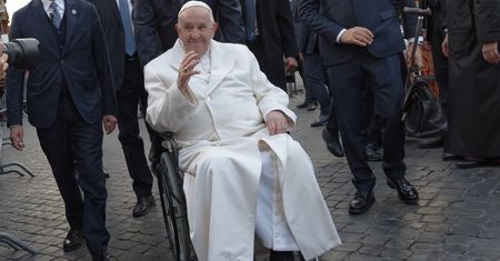"Rezygnacja na zapas". Zaskakujące wieści z Watykanu