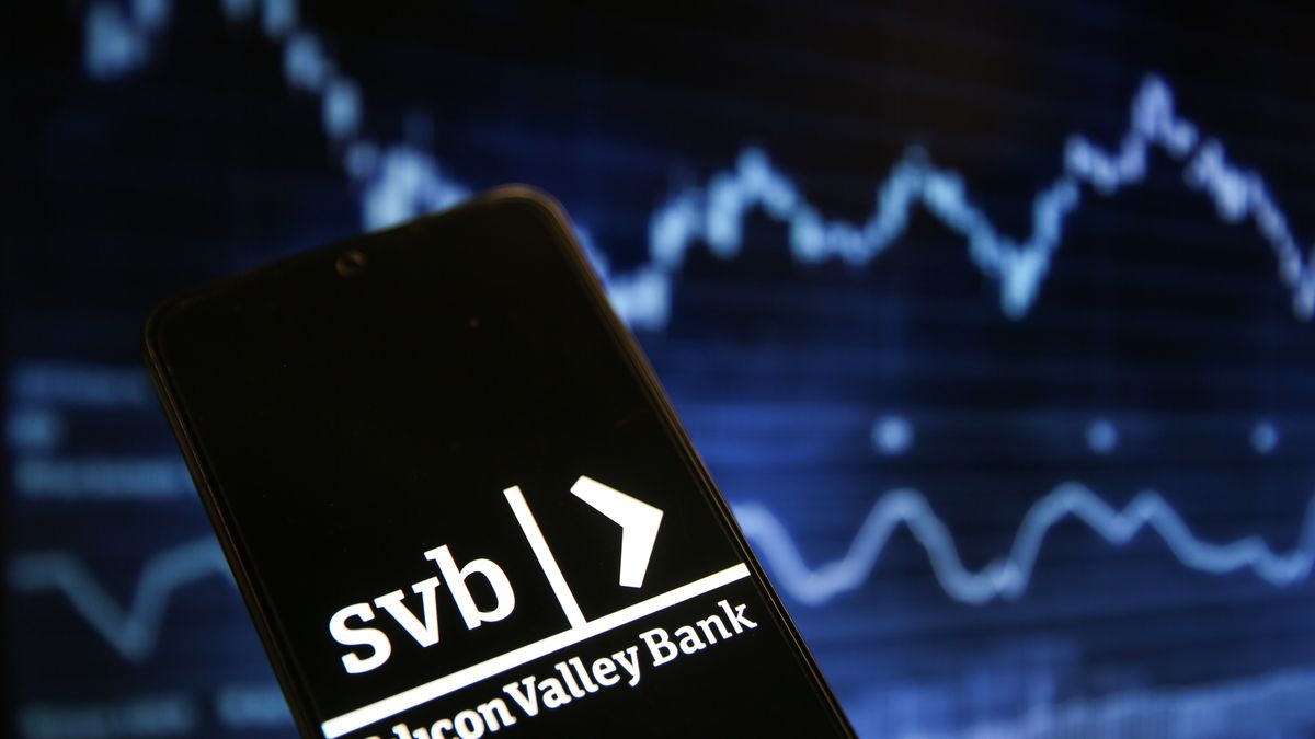 ISTANBUL, TURKIYE - MARCH 13: In this photo illustration, logo of Silicon Valley Bank (SVB) is displayed on a mobile phone screen in Istanbul, Turkiye on March 13, 2023. (Photo by Cem Tekkesinoglu/Anadolu Agency via Getty Images)
