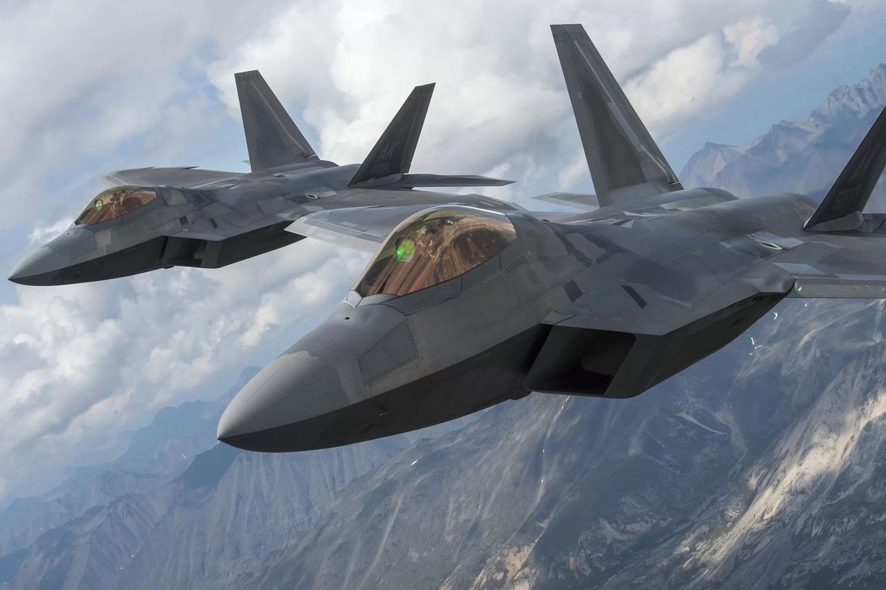 F-22 Raptor airplanes