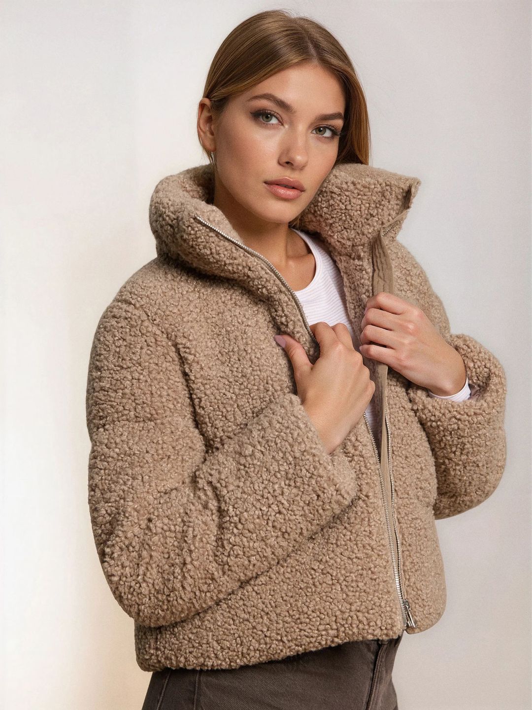 Krótka kurtka z misia z kolekcji Sinsay