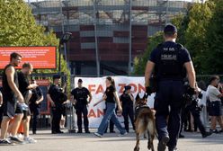 Deportacje po koncercie na Narodowym. Eksperci o reakcji rządu