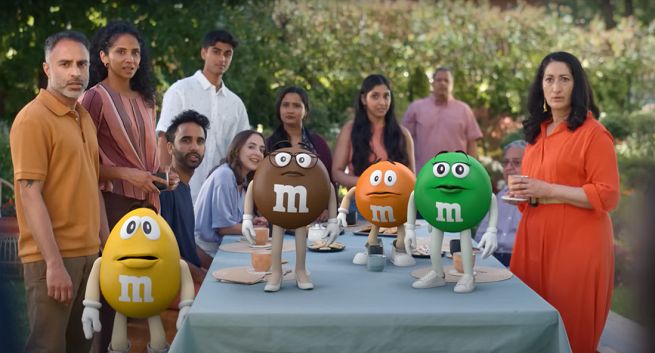 Zabawa łączy w nowej kampanii reklamowej M&amp;M’s