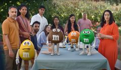 Zabawa łączy w nowej kampanii reklamowej M&amp;M’s