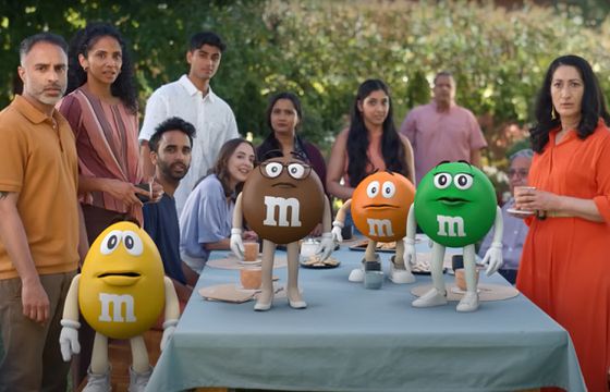 Zabawa łączy w nowej kampanii reklamowej M&amp;M’s
